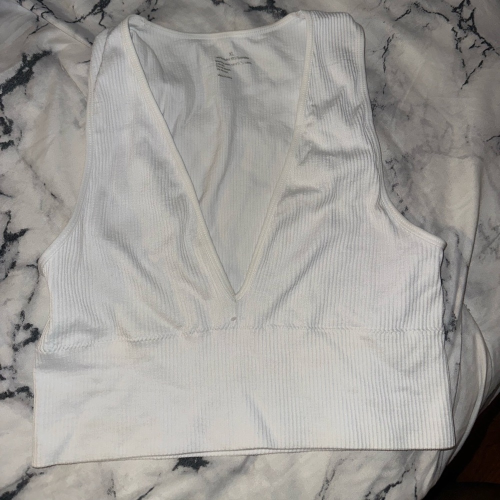 Sleeveless seamless crop top deep plunge v neck